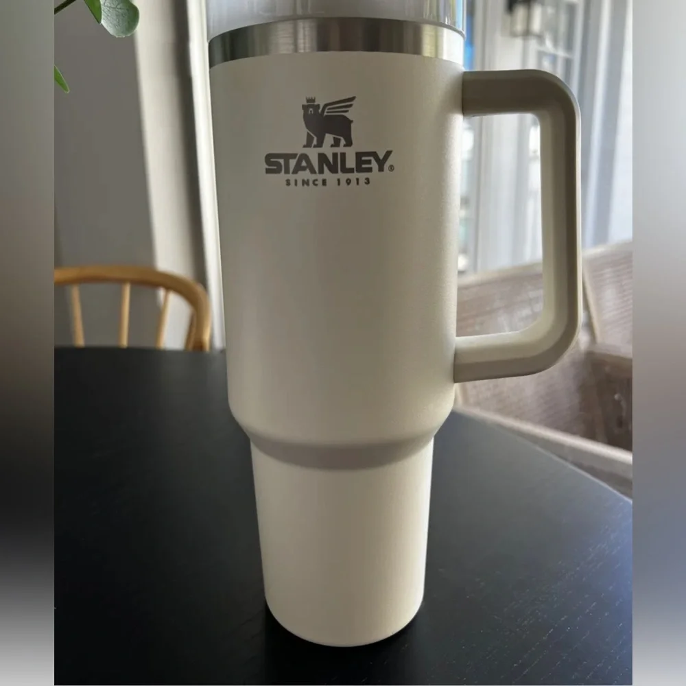 Stanley Brand New Adventure Quencher 40oz Insulated Travel Mug Tumbler -‎ CREAM - Picture 2 of 6